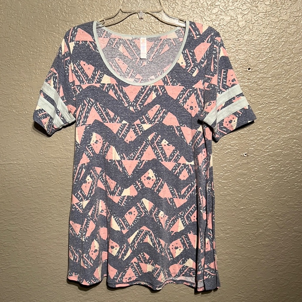 Retro-Style LuLaRoe Perfect T Size Small
